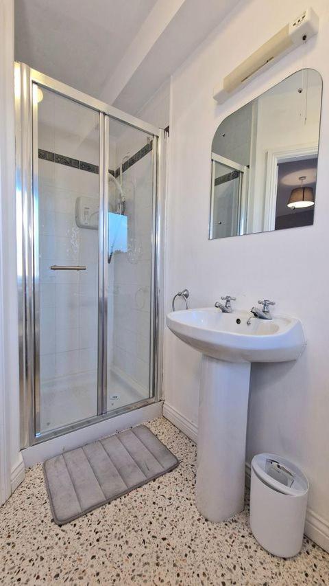 Cosy 3 Bedroom All Ensuites Galway Dış mekan fotoğraf