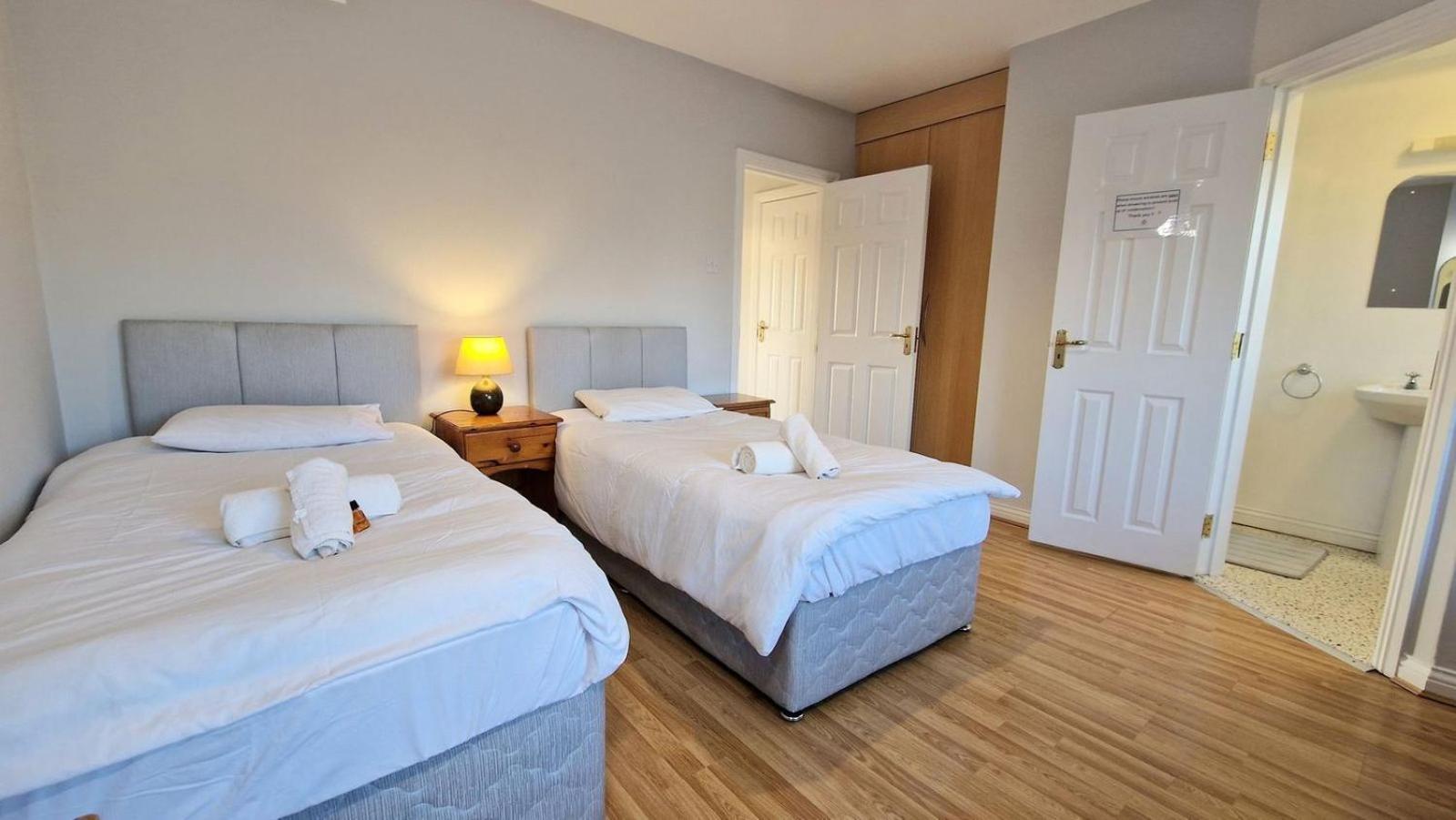 Cosy 3 Bedroom All Ensuites Galway Dış mekan fotoğraf